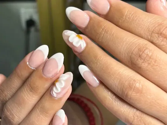 French gel manicure with hand-painted daisy nail art
